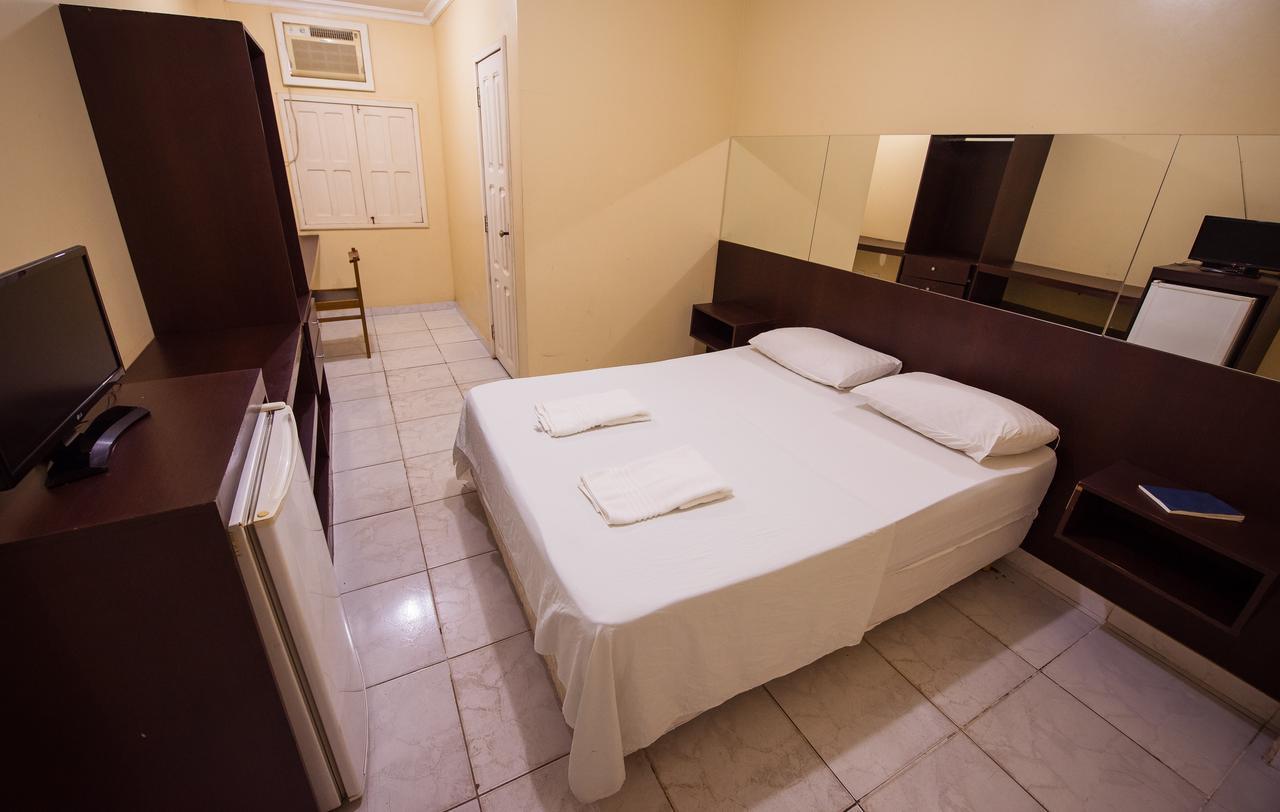 Hotel Holliday ماكابا المظهر الخارجي الصورة